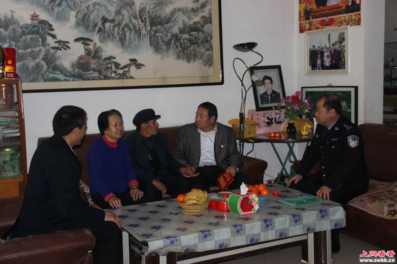 彭阳县公安局清明期间开展公安英烈遗属慰问活动