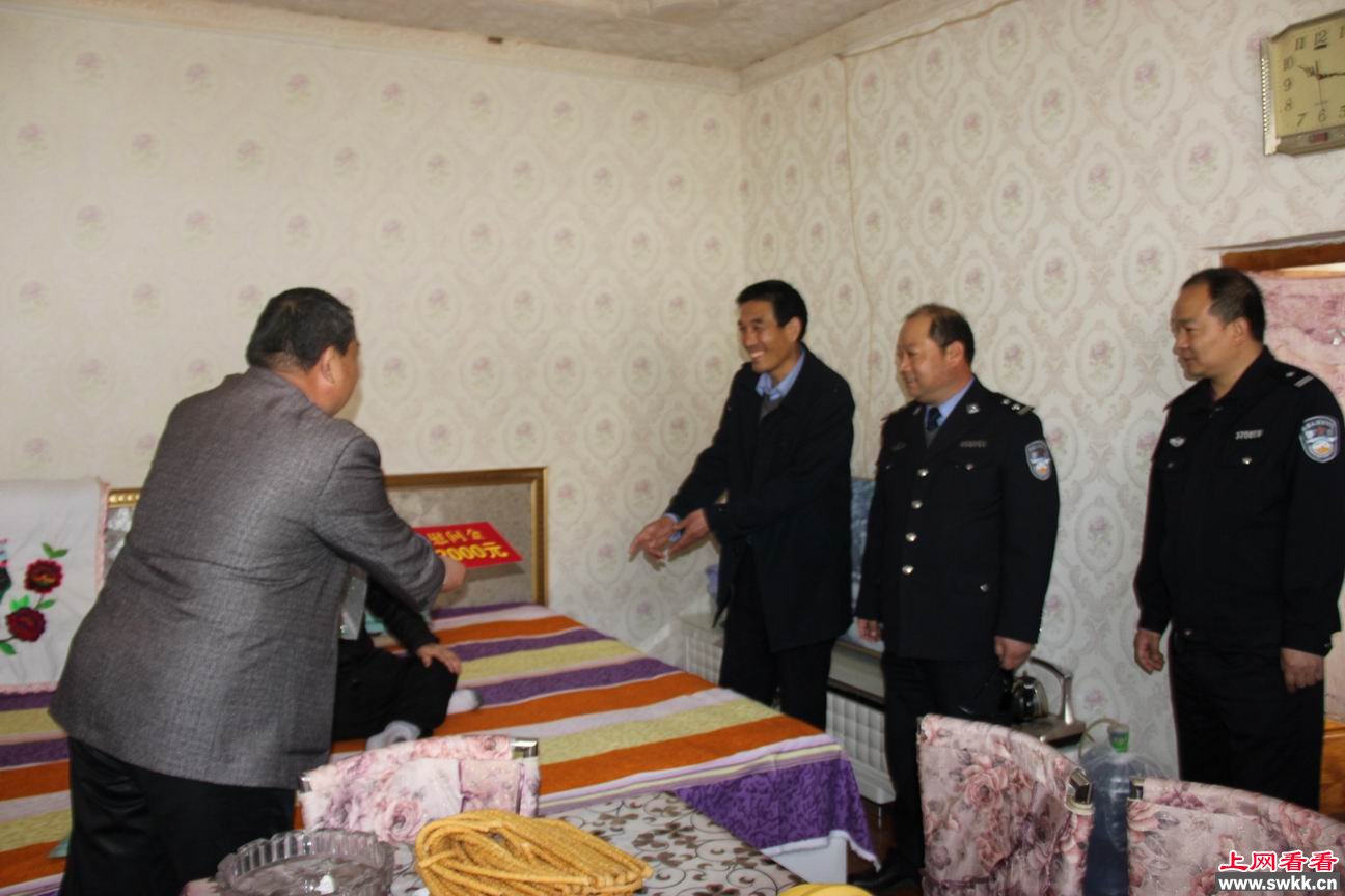 彭阳县公安局清明期间开展公安英烈遗属慰问活动