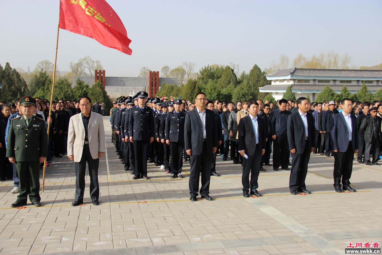 清明扫墓寄哀思缅怀英烈筑警魂