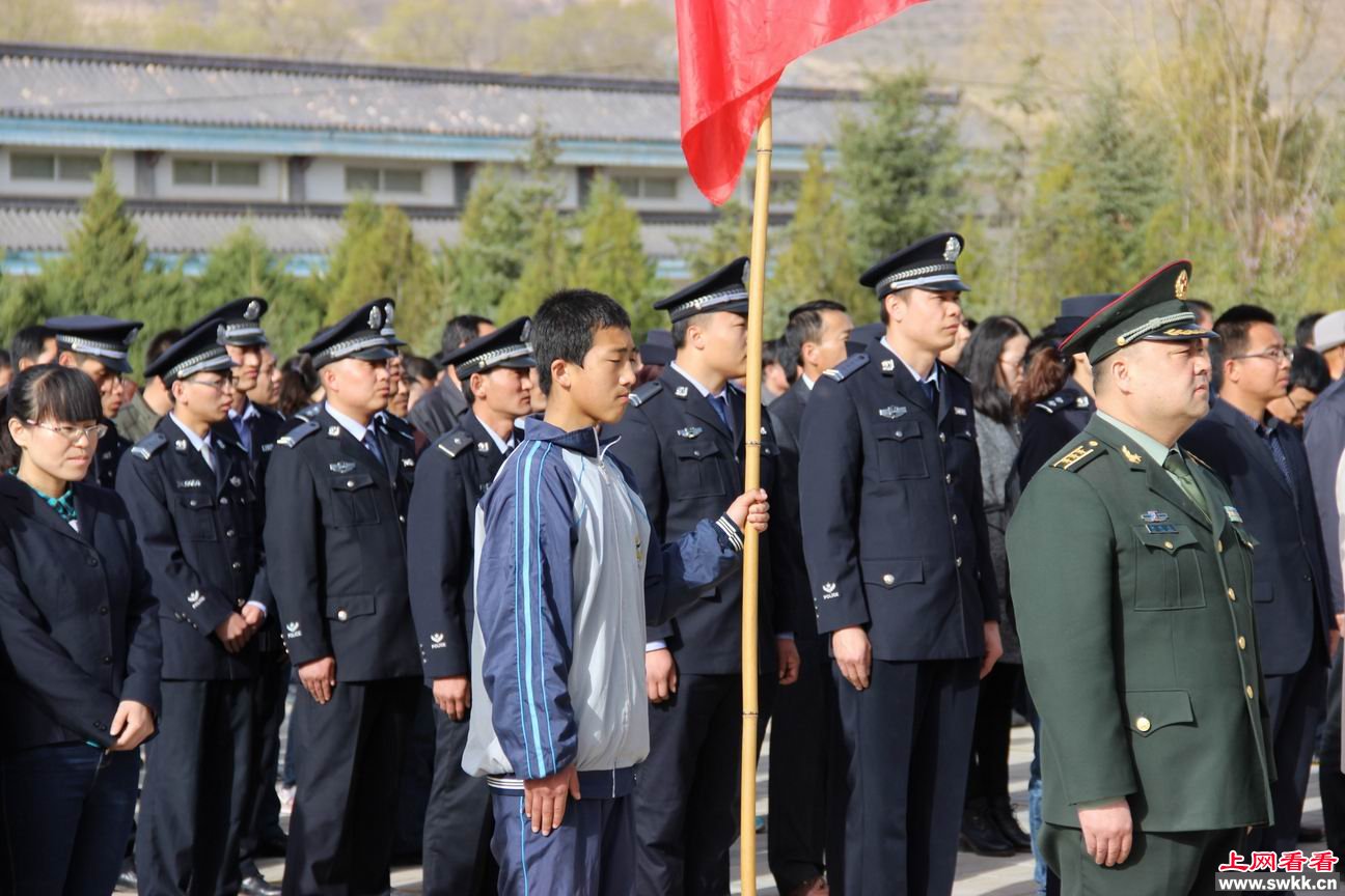 清明扫墓寄哀思缅怀英烈筑警魂