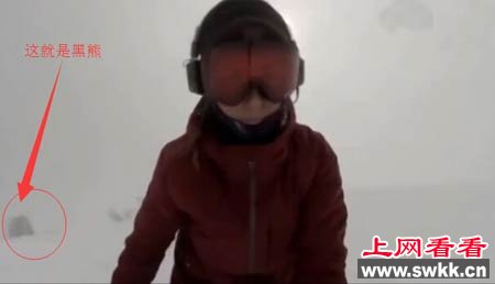 自拍不知被黑熊追仍滑雪自拍