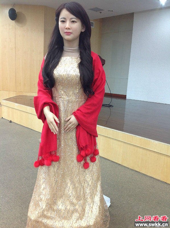 中国首台特有体验交互美女机器人问世