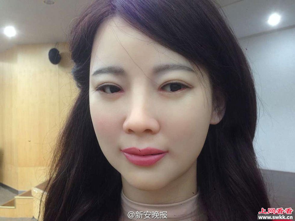 中国首台特有体验交互美女机器人问世