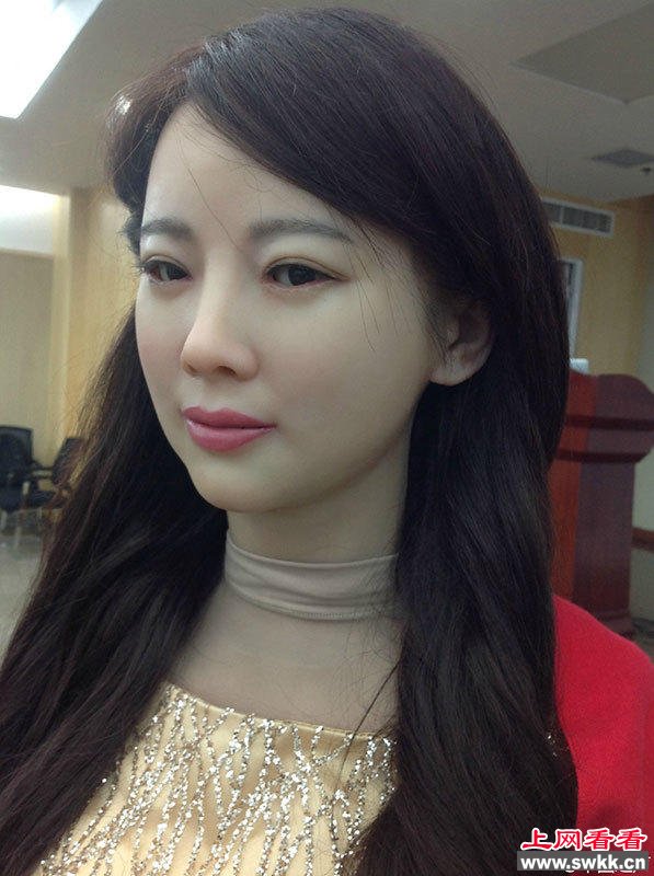 中国首台特有体验交互美女机器人问世
