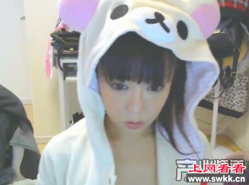 日本女主播直播脱女仆装10万人围观 www.swkk.com