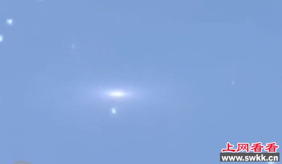 实拍夏威夷上空诡异一幕 疑似UFO舰队布满天空