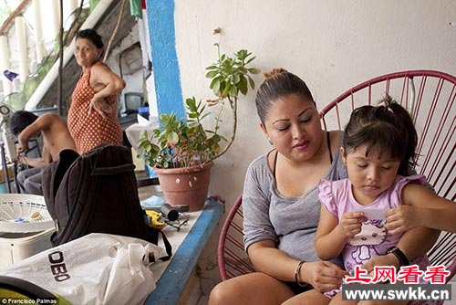 靠出租子宫赚钱养家