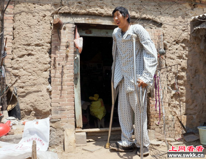 菏泽26岁青年身高2.4米 食量惊人一顿十五六个馒头 