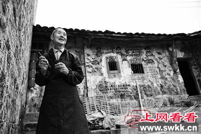 一闲下来,吴孝宽就在墙上涂鸦