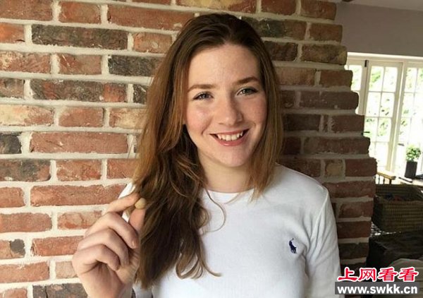 英国女孩发现世界最小鸡蛋 长度仅1.55厘米(图)