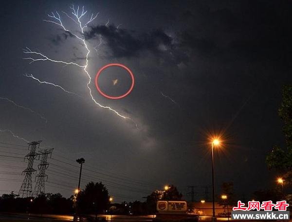 UFO还能利用闪电进行充电？