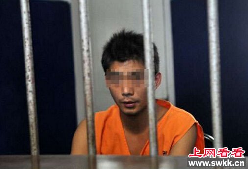 手机掉床下小伙伸手去摸，谁知竟摸到一具女尸