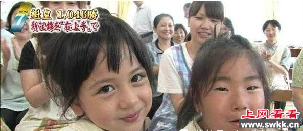 千万不要和比你好看的人拍照，有图有真相！