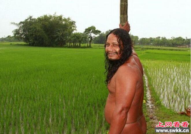 印度奇葩裸男 裸体40年竟因对衣物过敏