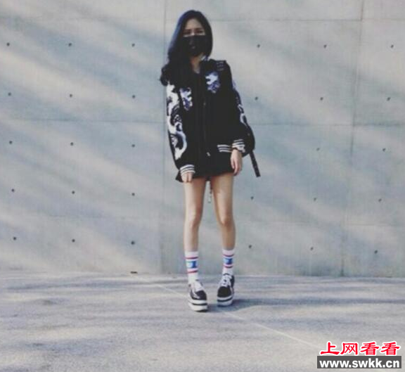 俗话说，女大十八变。许多妹纸在小时候天赋并不突出，但是，经过后天努力逆袭变女神还是有可能的。近日，就有一网友晒出了姐姐从70公斤狂减40斤变女神的照片，引来网友的赞叹。下面就跟着奇闻网的小编一起去看看吧。