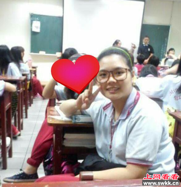俗话说，女大十八变。许多妹纸在小时候天赋并不突出，但是，经过后天努力逆袭变女神还是有可能的。近日，就有一网友晒出了姐姐从70公斤狂减40斤变女神的照片，引来网友的赞叹。下面就跟着奇闻网的小编一起去看看吧。