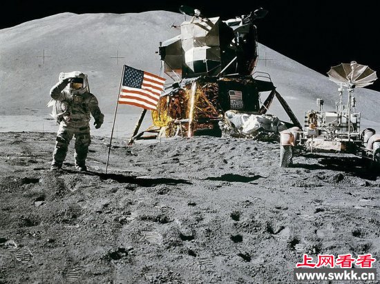 绝密！美宇航员在月球拍下外星人UFO基地照！