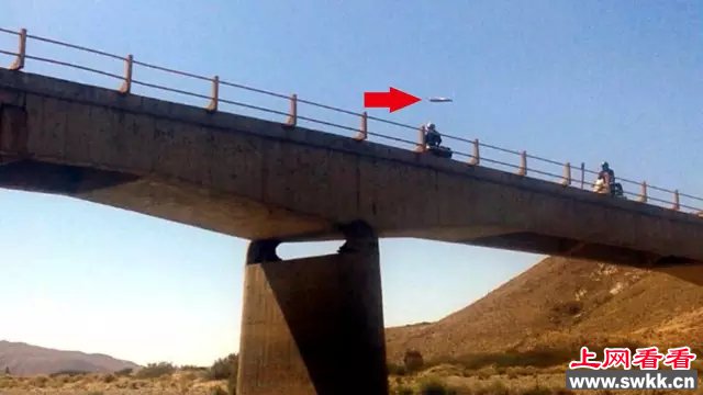 UFO突现头顶，让阿根廷一家人惊恐尖叫