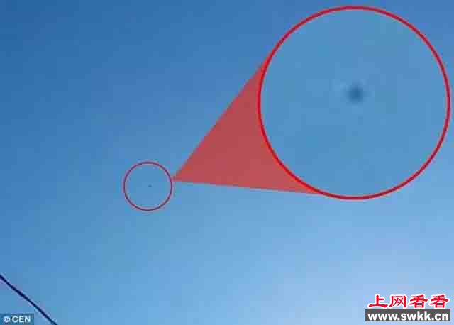 目击者在科索沃小镇上空拍摄到神秘UFO