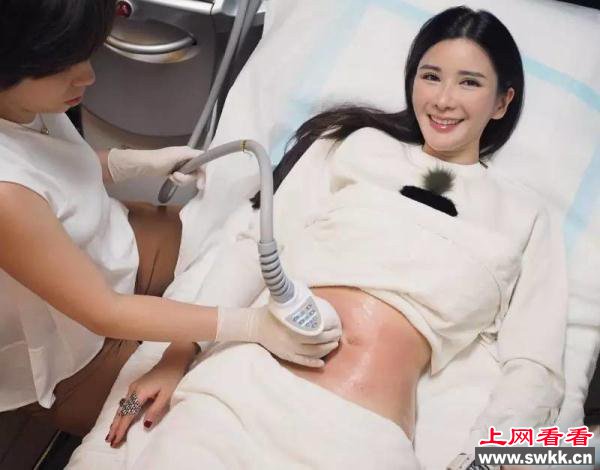 42岁阿姨疯狂炫富 每月花6万多保养