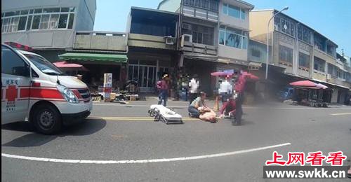 台湾40岁男子全裸躺马路 只因母亲不给他买手机