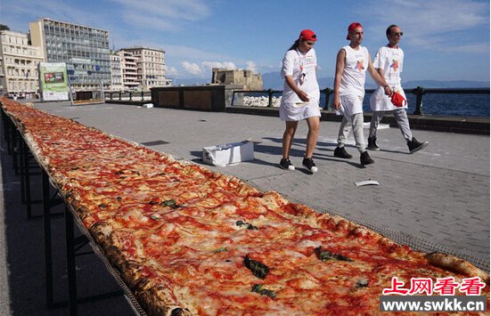 你从没见过的披萨  世界上最大的披萨长达1595米