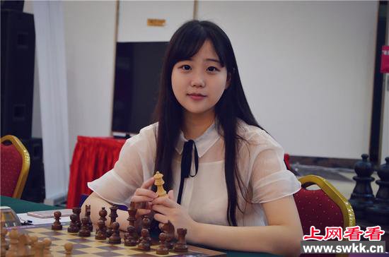 美丽与智慧并存 16岁国象美少女吸睛