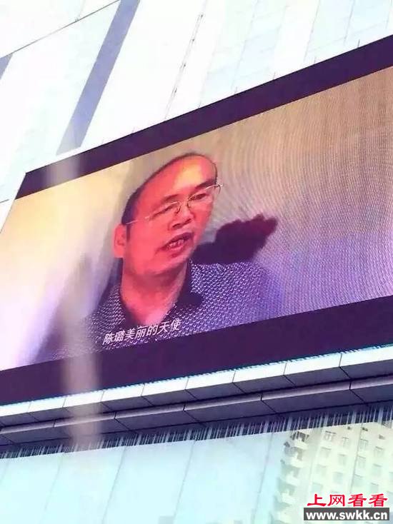 60后土豪大叔成功求婚90后少女