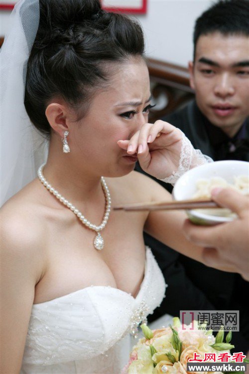90后婚礼遇尴尬 8位家长谁致辞？