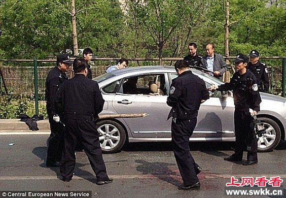 北京广渠门桥恶性杀人事件 歹徒悍勇拘捕被插死