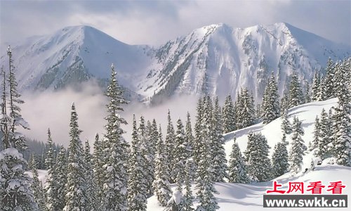 安第斯山脉雪景