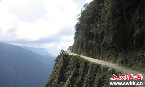 安第斯山脉上的山路