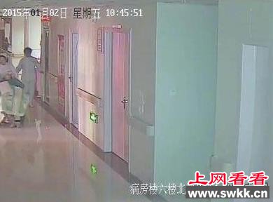 倒悬拖行婴儿