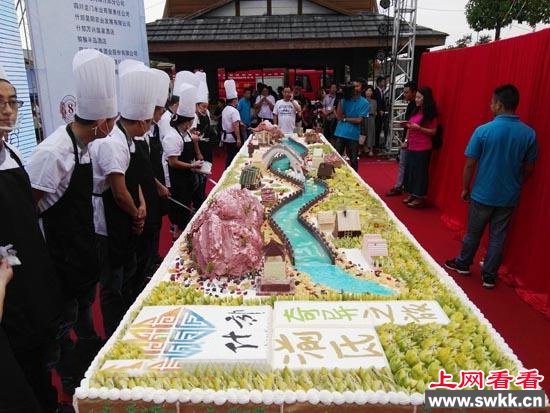 全世界最大的蛋糕长610厘米宽118厘米