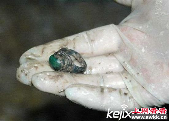 工地挖出700年前神秘木箱 惊现无名女尸