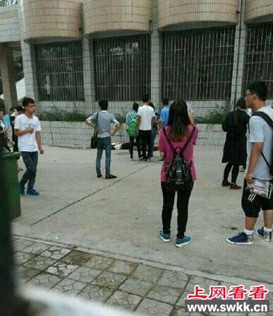 济大新生被砸