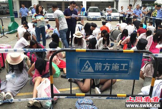 奖励迪拜游后被拘