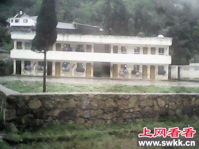 老师强奸12名女生