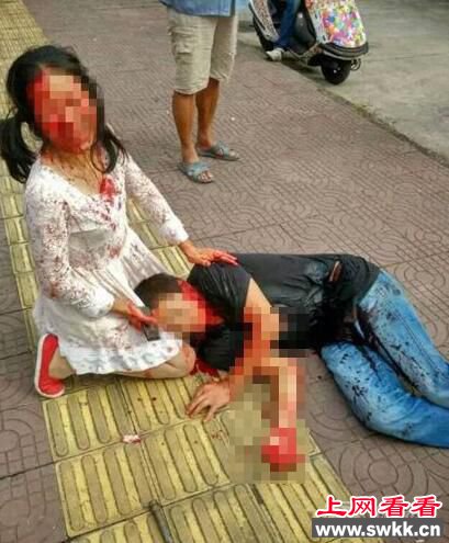 两小孩吵架致大人互砍