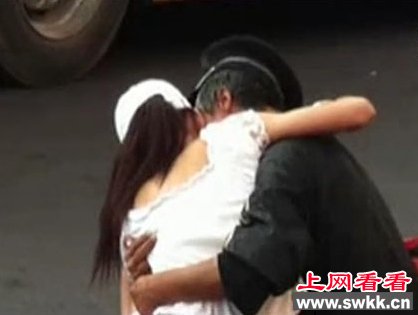 流浪汉与美女亲热