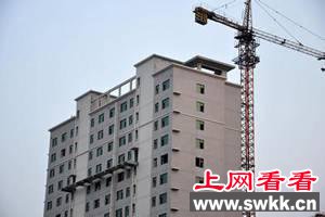 楼盘现悬空楼梯
