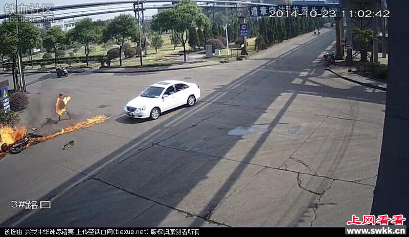 摩托车与汽车碰刮后漏油