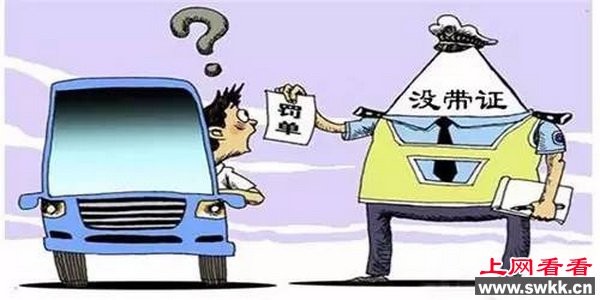 男子扔孩弃车而逃