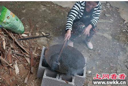 牛羊粪泡水喝