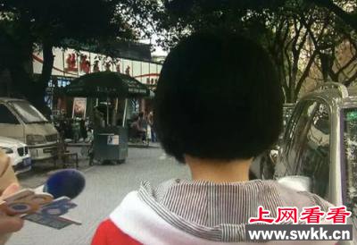 女孩被逼写欠条