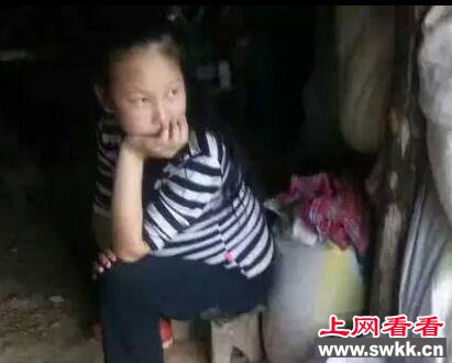 女孩私奔隐居山洞