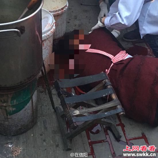 女商贩争摊位被砍