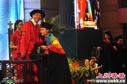 女生毕业礼宣布出柜