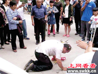 七旬老人跪着上吊身亡