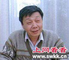 强吻女生副教授称不在意